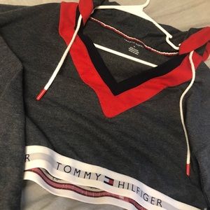 Tommy Hilfiger cropped shirt